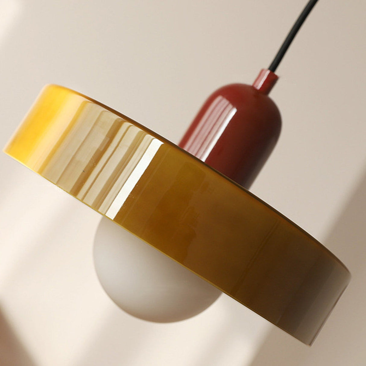 Hjemix | Pendellampe laget av farget glass | Elegant hengelampe i Bauhaus-stil | Designlampe for stue og spisestue