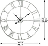 Rustikk hvit metallklokke