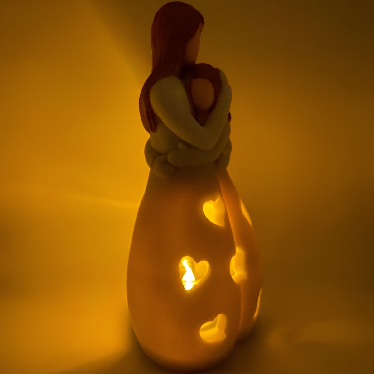 Hjemix | Omfavne Mor Datter Figur Flammende Lysestake - LoveGlow