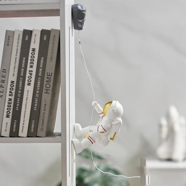 Hjemix | Astronaut Klatrer Veggdekorasjonsfigurer