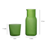 karaffel og glass i levende vann glass