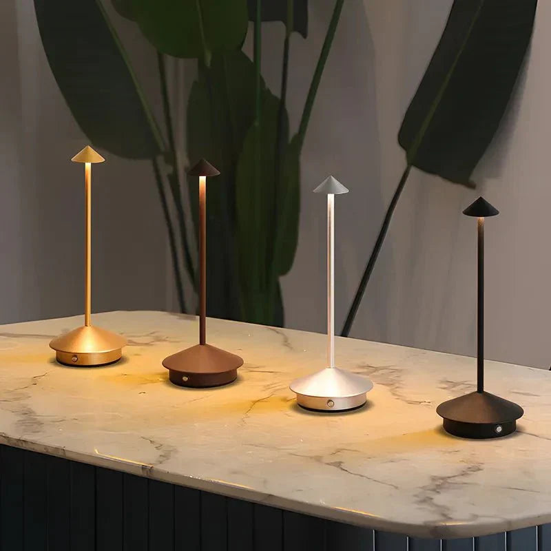 Hjemix | Elegant oppladbar metallbordlampe
