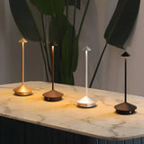 Hjemix | Elegant oppladbar metallbordlampe