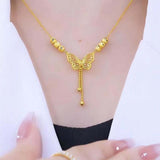 Hjemix | Halskjede med gullfarget sommerfugl med dusker