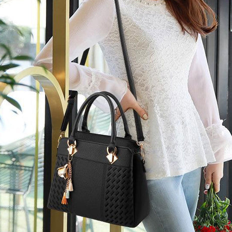 Hjemix | Elegant dameveske med dusk-anheng