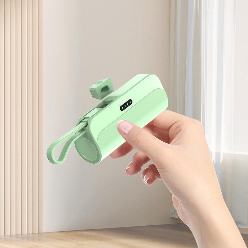 Hjemix | Bærbar Powerbank med Høy Kapasitet og Innebygde Kabler