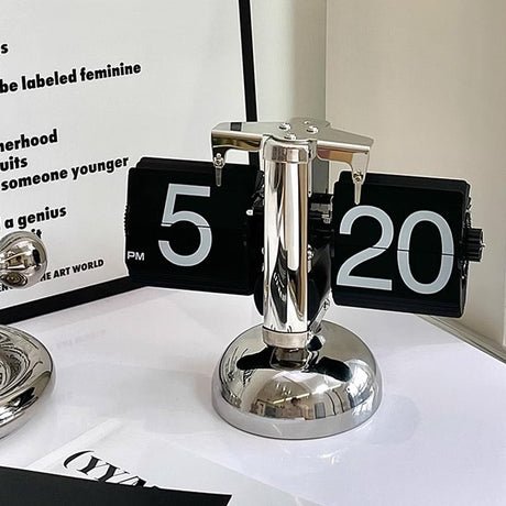 Hjemix | Moderne, digital, mekanisk vintageklokke med innvendig tannhjulsdrift
