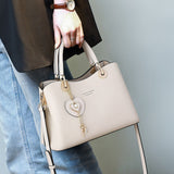 Hjemix | Elegant damesekker med glitrende hjerteanheng