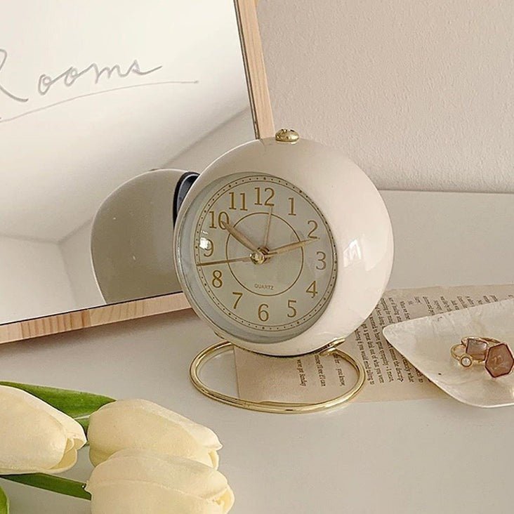 Hjemix | Vintage rund analog klokke